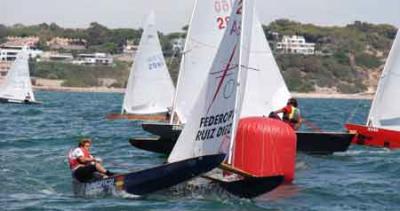 XIV Liga de Invierno de Patín a Vela.  El gaditano Rafael Ruiz anota los dos tantos de la 8ª jornada