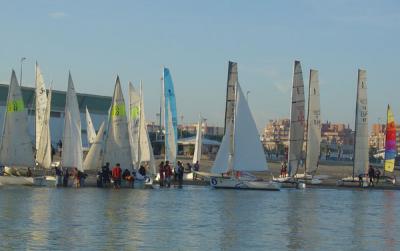 XLIV Ascenso del Guadalquivir. 150 regatistas y 63 embarcaciones de cinco clases disfrutaron de una jornada estival 