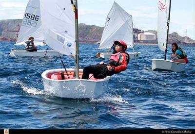 Álvaro Pérez (Optimis)t, Jaime Álvarez-Hevia e Irene Fernández en Laser y José Palacio y Carlos Ordoñez en Snipe dominan en Gijón 