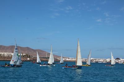 Playa Blanca acoge el Trofeo Centro Comercial Rubicón de Vela Latina