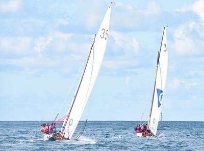 Poeta Tomás Morales Clipper vence en el accidentado inicio de la Vela Latina Canaria