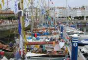 La Marina coruñesa al fondo