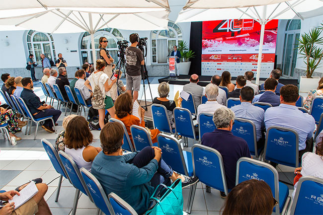 e775b325-fc92-a6f6-7e19-a821b08c8ffd