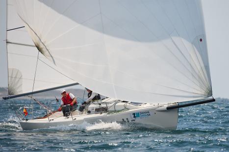Javi Aguado llevó al liderato al J80 Solventis Ribadeo - Foto Lalo R Villar