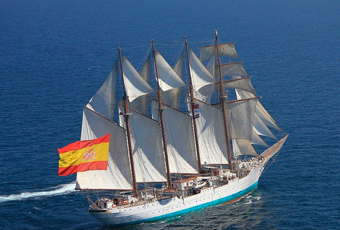 Juan_Sebastian_de_Elcano_bandera_combate