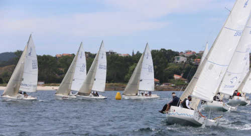 Los vientos del oeste provocaron que la balizaa de barlovento, estuvieran próximas a la zona de Limens-Barra (Foto Moebius)