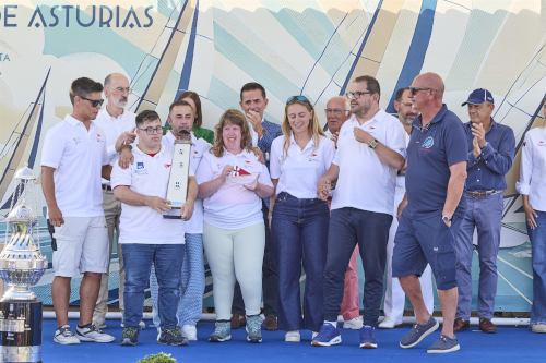 Mencion de honor a los alumnos de vela adaptada del Monte Real - Foto Lalo R Villar