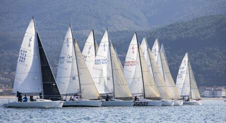 Parte de la flota de J80 que se disputa la LIga de Otoño Gestilar - Foto Yanka Soto