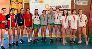 Podio-femenino-de-relevos