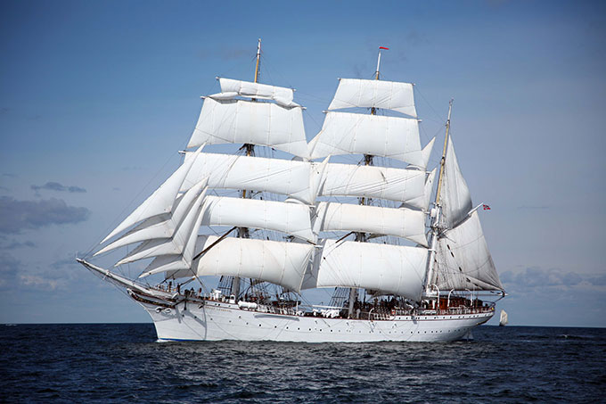 Statsraad_Lehmkuhl_royal_yard