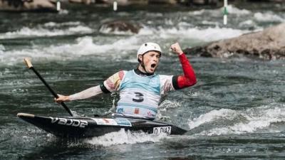 Oier Díaz consigue un oro histórico en Foix y firma un triplete de medallas en el mundial de Slalom