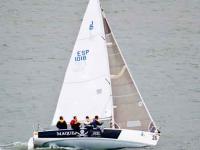 ‘Maqueché’ y ‘Nextel’ arrancan con fuerza en el I trofeo Metromar de J-80 en Santander
