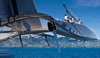 Alinghi 5 navega por primera vez en el lago Lemán