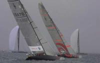 Alinghi pone un pie en la final de la Copa Louis Vuitton