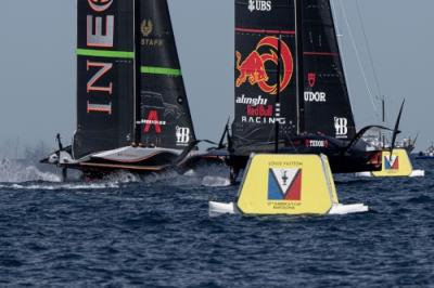 Alinghi y American Magic ganan y se mantienen vivos. Un día de sorpresas en las semifinales de la Louis Vuitton Cup. Nunca se puede descartar lo improbable. 