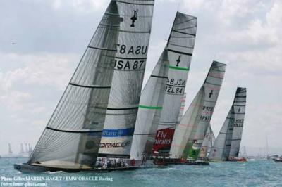 BMW Oracle gana la primera regata del acto 13