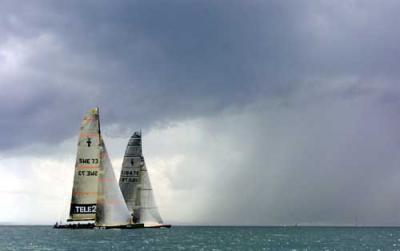 El suizo Alinghi y el estadounidense OneWorld continúan