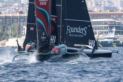 Liderazgo ajustado en el final del primer round robin de la LOUIS VUITTON CUP