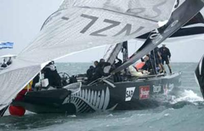 Team New Zealand se retira de nuevo tras romper el palo