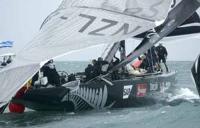 Team New Zealand se retira de nuevo tras romper el palo