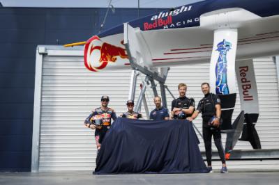Alinghi Red Bull Racing pone la mira en su primera regata y Red Bull KTM Factory Racing visita la base del equipo