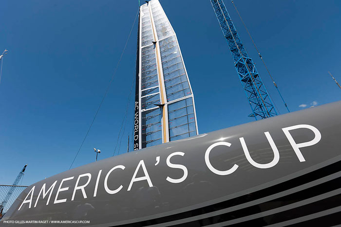 Botadura del primer AC 45 en Auckland 