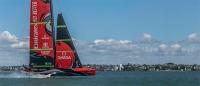El equipo de Emirates Team New Zealand  recibe el premio  Design Black Pin en los Best Design Awards 2022
