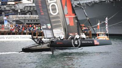 ORACLE Racing Spithill arrasa en la Final