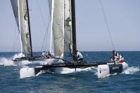 El Catamarán de Oracle vuelca y Russel Coutts se lleva 9 puntos de sutura