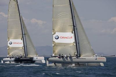 Oracle se prepara con una mini regata en Valencia con catamaranes a imagen de la original 