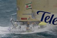 Tras un fin de semana en la que la palabra adrenalina ha aparecido por doquier en la Volvo Ocean Race, los partes de meteorología dan un respiro