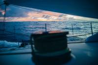 Adiós a los Doldrums; entró el alisio, ahora el peligro se llama navegar la Micronesia