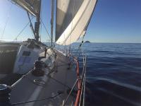 El Swan 42 del RCN de Valencia Brujo, lidera wl paso por Cerdeña de las Mil Millas