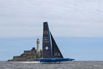 Última Hora Fastnet Rock: Los trimarane Ultim primeros en virar la roca 