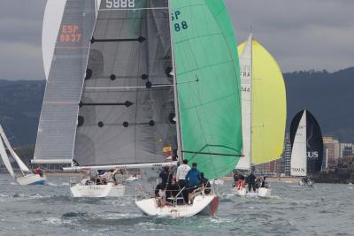 El Real Club Astur de Regatas celebró durante el fin de semana la primera jornada del Trofeo de Otoño de Cruceros y Snipe