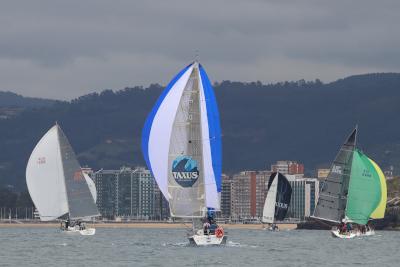 EL Real Club Astur de Regatas celebró durante el fin de semana una nueva jornada del Trofeo de Otoño de Cruceros y de Snipe.