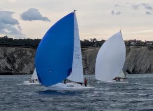 El Trofeo CDCP traspasa su ecuador en aguas del Abra