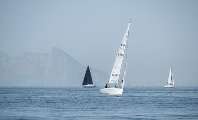 La falta de viento obliga a suspender la quinta prueba del Campeonato Interclubs del Estrecho en Sotogrande