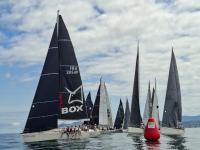 La Regata Cantábrica- VI Trofeo Aproches comenzó con poco viento en aguas del Abra con destino a Gijón