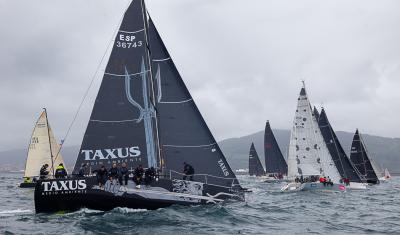 La VII Regata Aproches-Cantábrica comienza en aguas del Abra con destino a Gijón