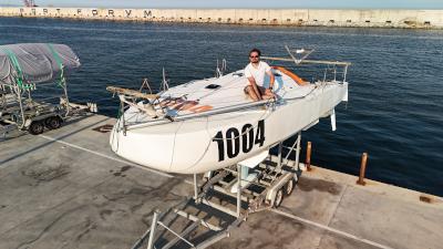 El mini ya está aquí: el Equipo de Navegación Oceánica desembarca en Barcelona con un barco de última generación