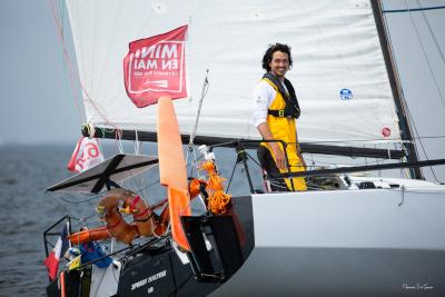Mini Transat. Problema técnico para Benoit Marie