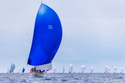 La historia navega frente a Barcelona en la segunda jornada de la regata Puig