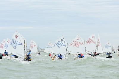 Copa de Andalucía de Optimist  La cantera andaluza estrena temporada en Chipiona