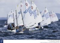 Fin de semana de compañerismo, optimist y regatas  en el Trofeo Vela Ligera Store del CN Arenal