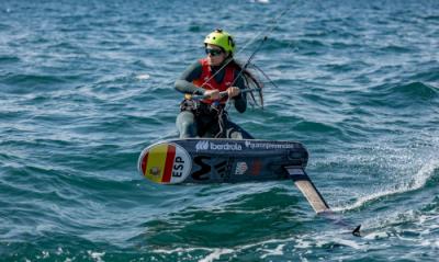 Gisela Pulido y Álex Climent, listos para el Mundial de Formula Kite 