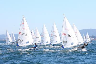 La ría de Arousa brilla en en el estreno de la Copa de España de ILCA 6