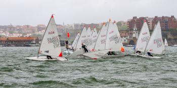 Las aguas del Abra acogen el Campeonato de Bizkaia de vela ligera