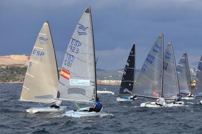 Laurent Hay lidera provisionalmente el Campeonato de España de Finn