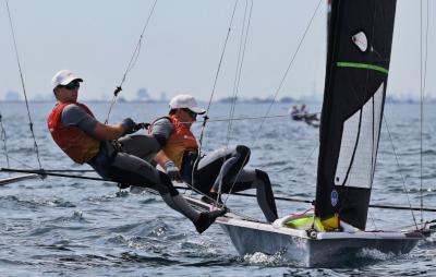 Los hermanos Wizner, en el top ten del Europeo de 49er